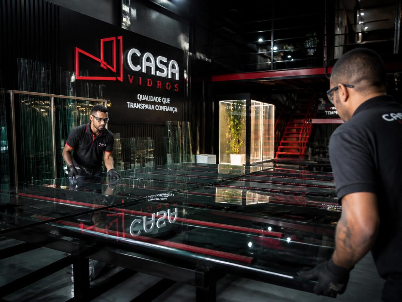 Vidraçaria Casa Glass em Belo Horizonte — showroom e produção de vidros temperados